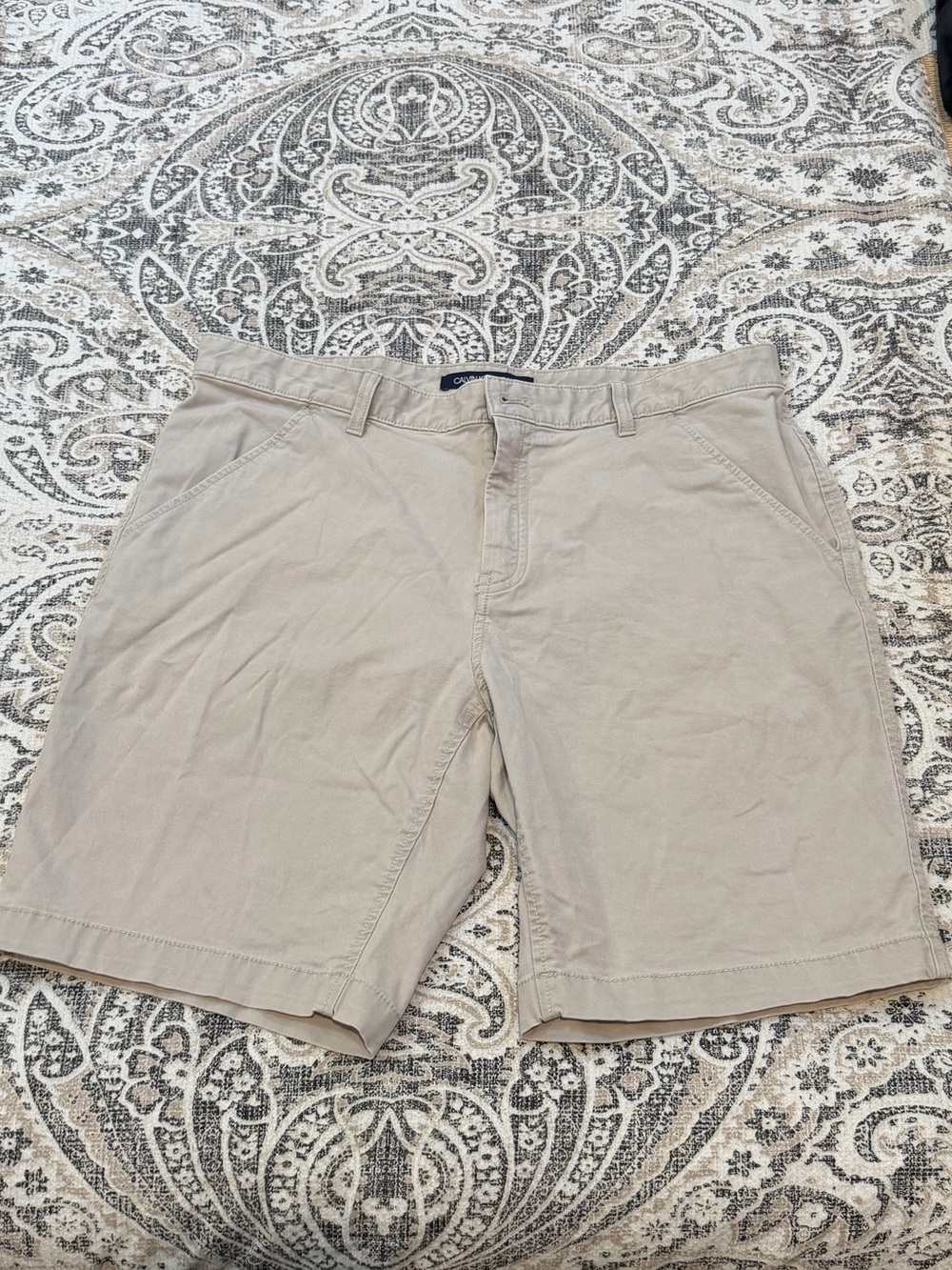 Calvin Klein Jeans Men's Flat-Front Shorts in Light Khaki